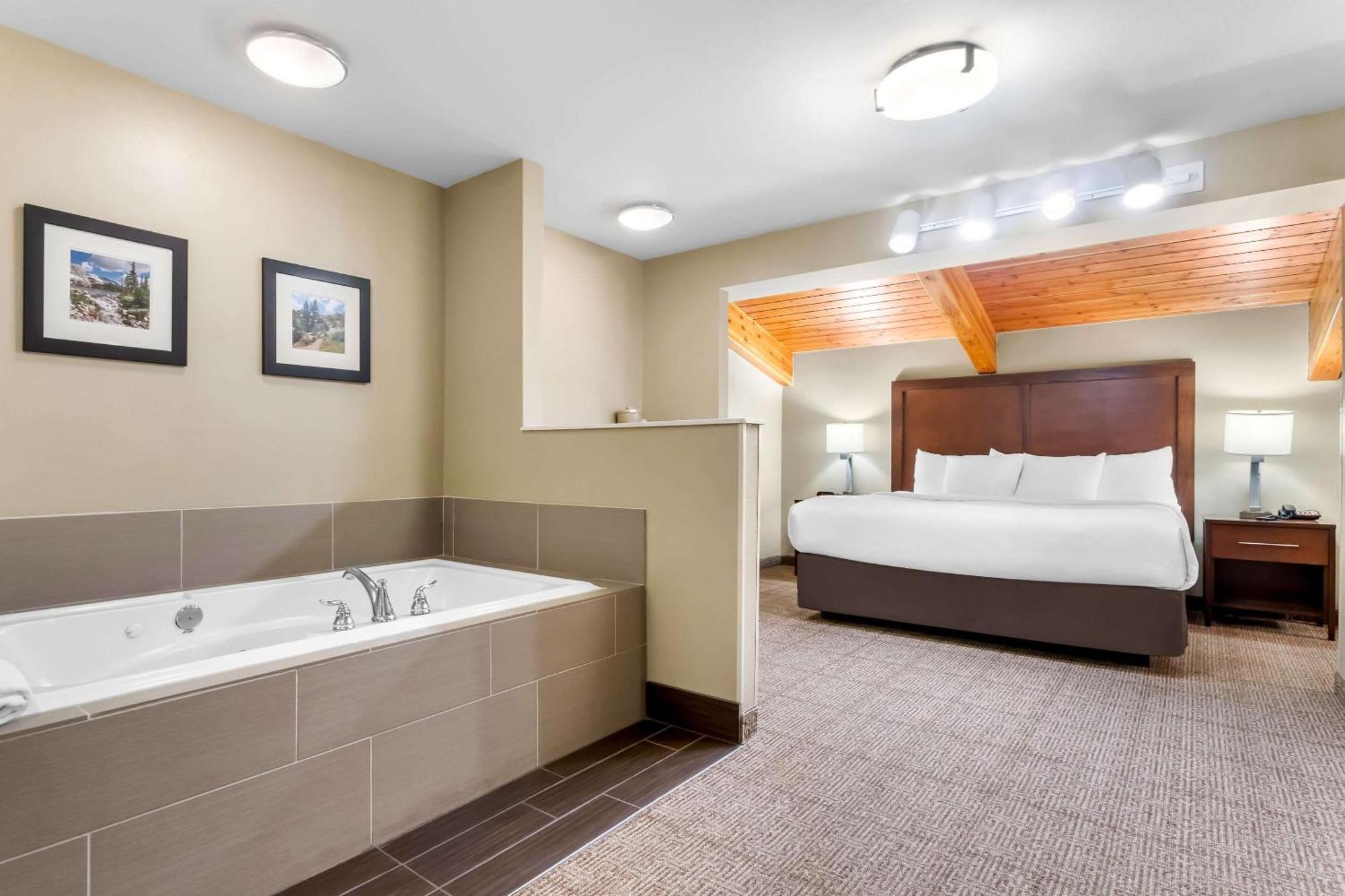 Comfort & Near Of Wyoming Hotel